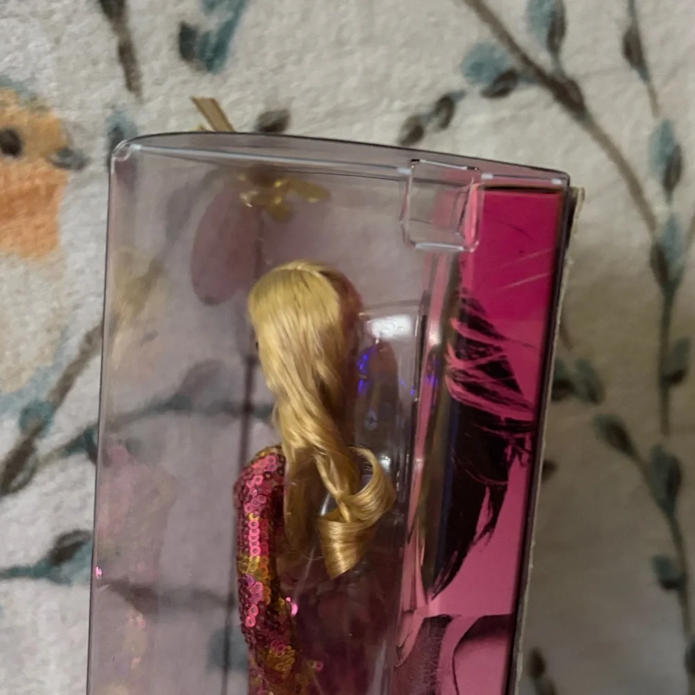 Heidi Klum Blonde Ambition Barbie 2009 - Picture 9 of 15